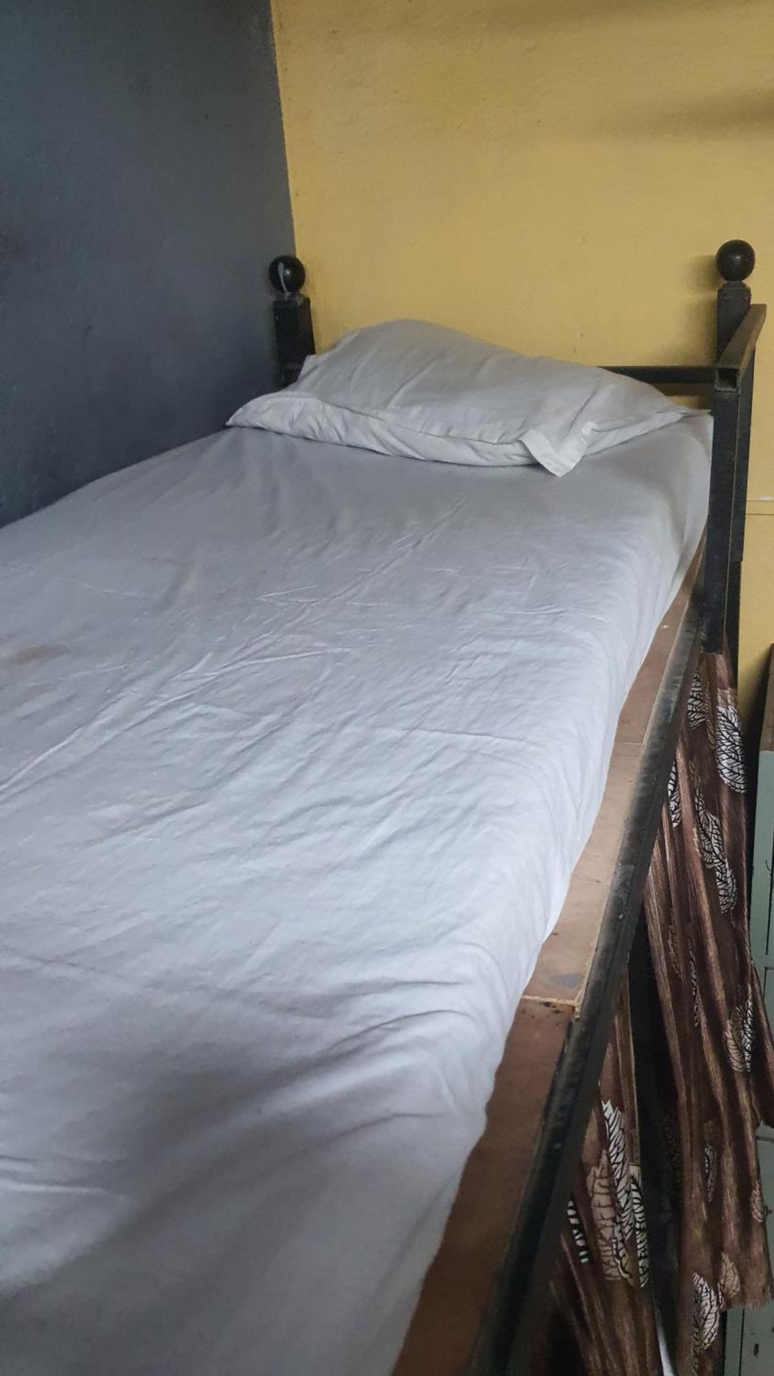 Bapuji Dormitory Hostel ムンバイ エクステリア 写真