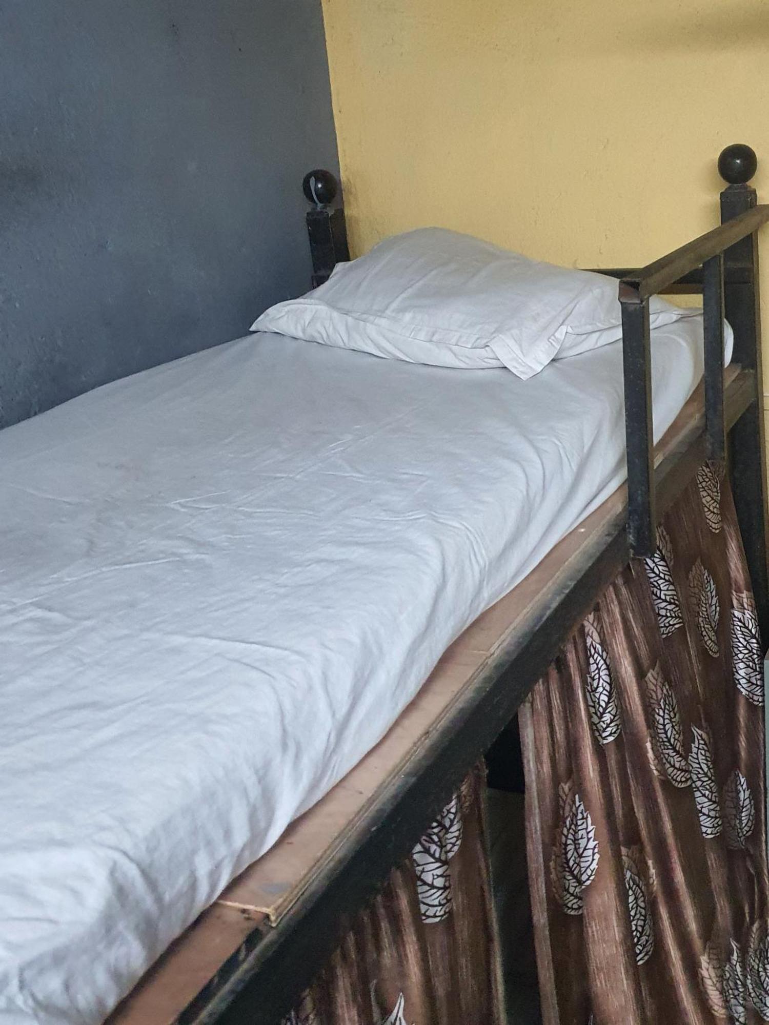 Bapuji Dormitory Hostel ムンバイ エクステリア 写真