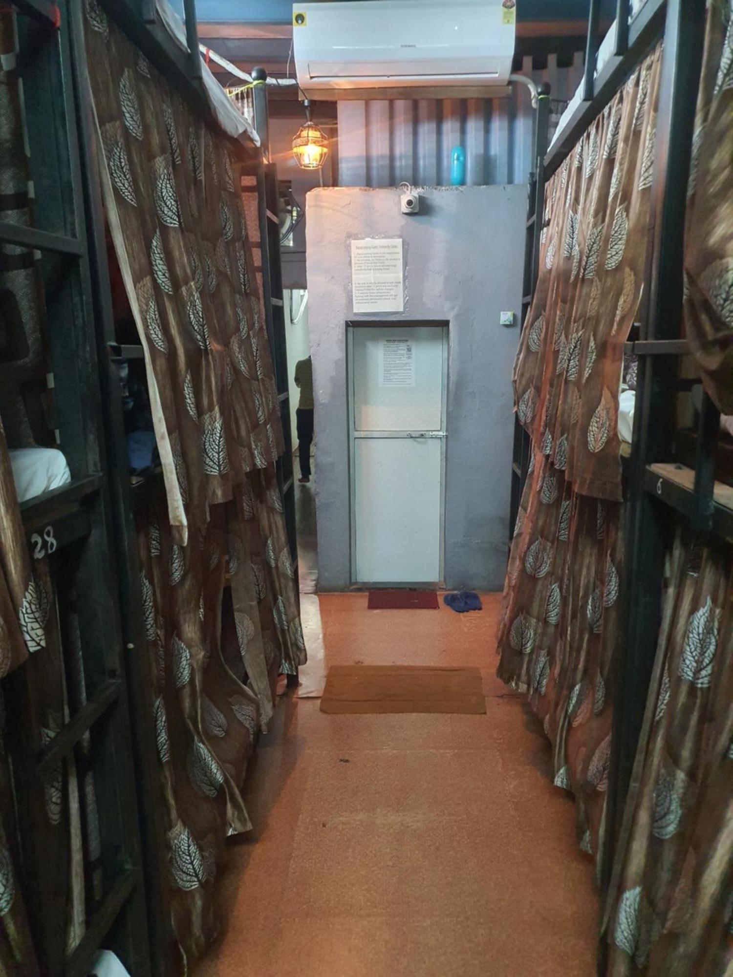Bapuji Dormitory Hostel ムンバイ エクステリア 写真