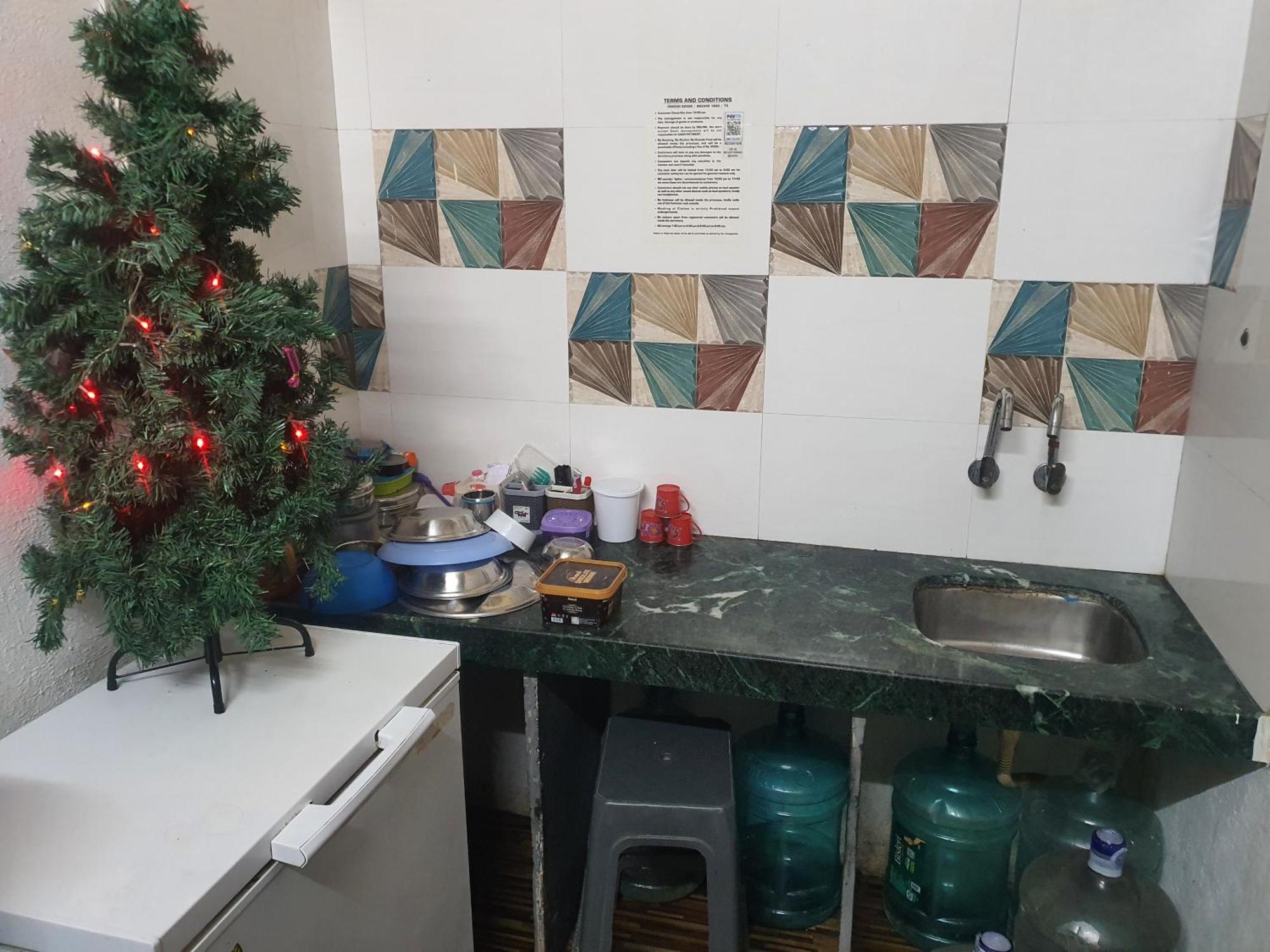 Bapuji Dormitory Hostel ムンバイ エクステリア 写真