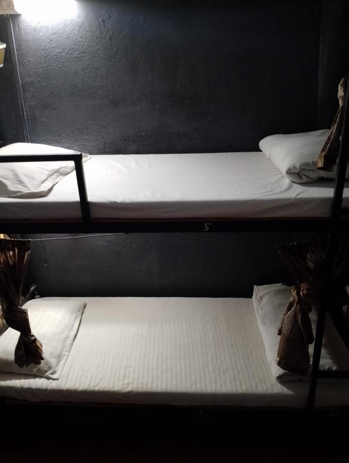 Bapuji Dormitory Hostel ムンバイ エクステリア 写真