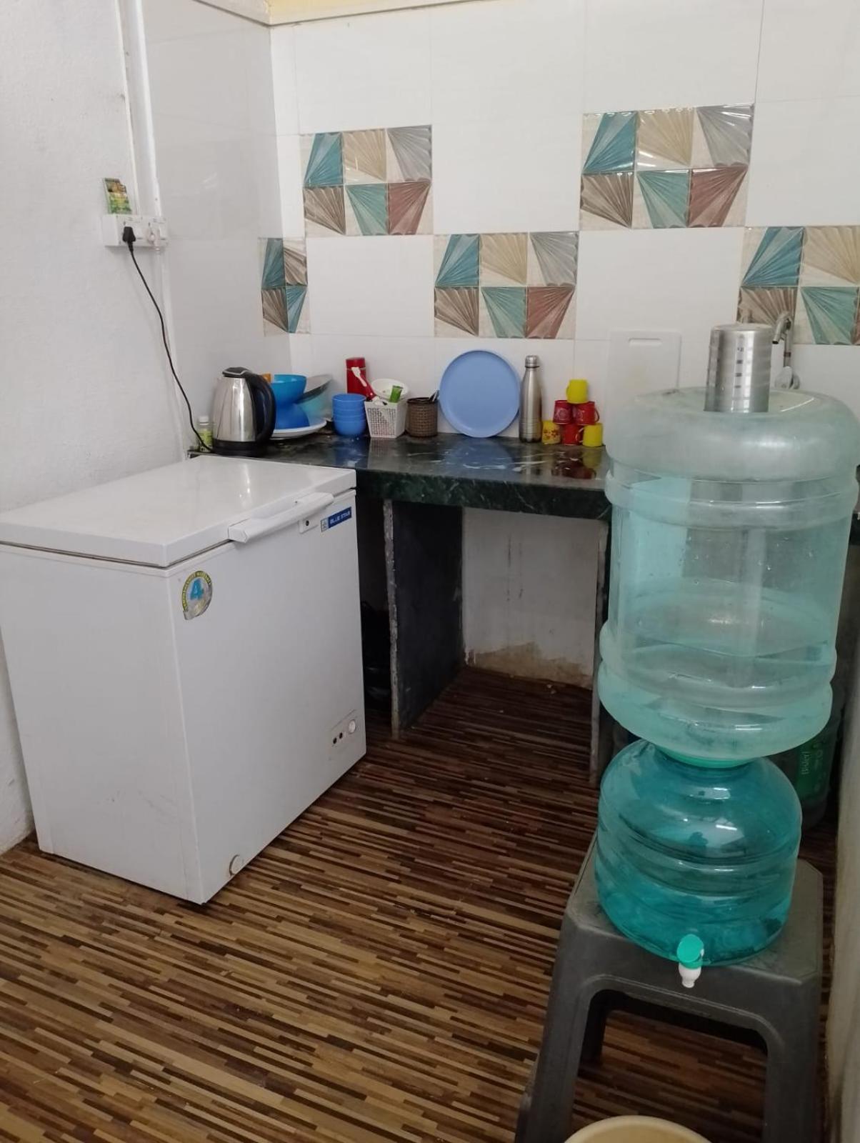 Bapuji Dormitory Hostel ムンバイ エクステリア 写真